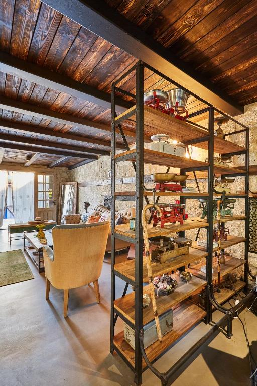 A seating area at Alakapi Hotel & Villas