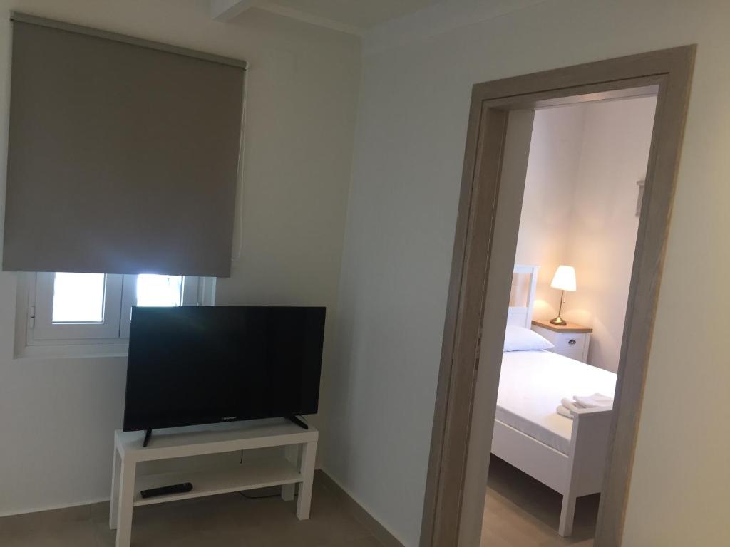 Telewizja i/lub zestaw kina domowego w obiekcie Aliki Boutique Hotel