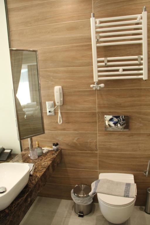 Koupelna v ubytování Alexiou Hotel