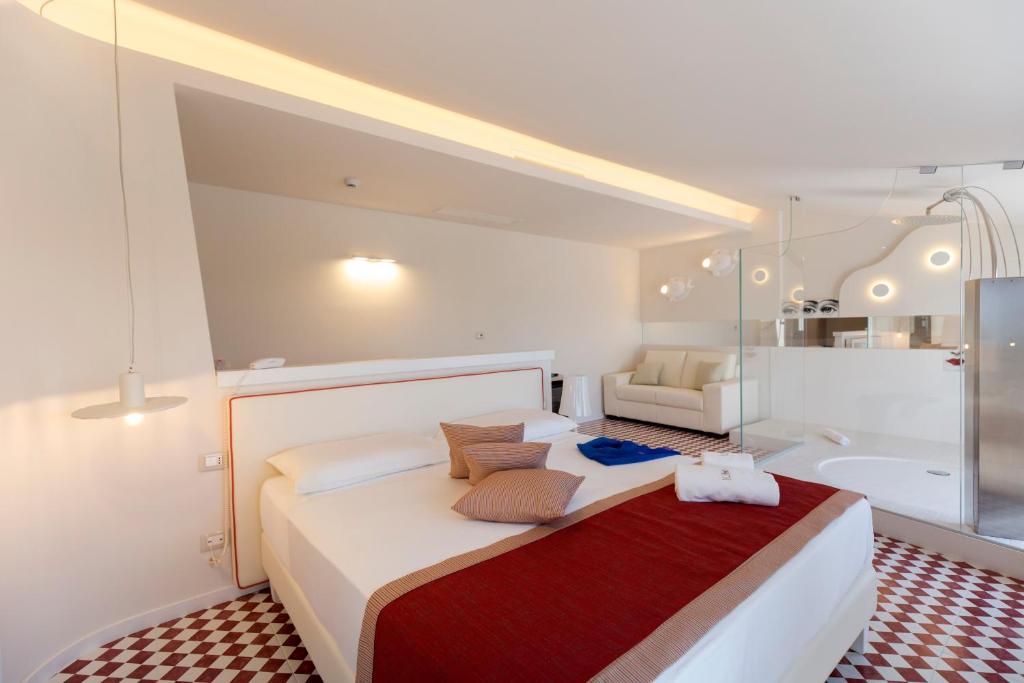Postel nebo postele na pokoji v ubytování Suite Hotel L'Oasi di Riaci