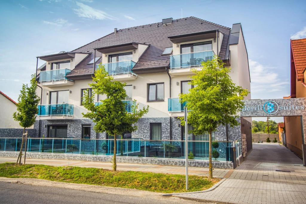 Budova, v ktorej sa apartmán nachádza