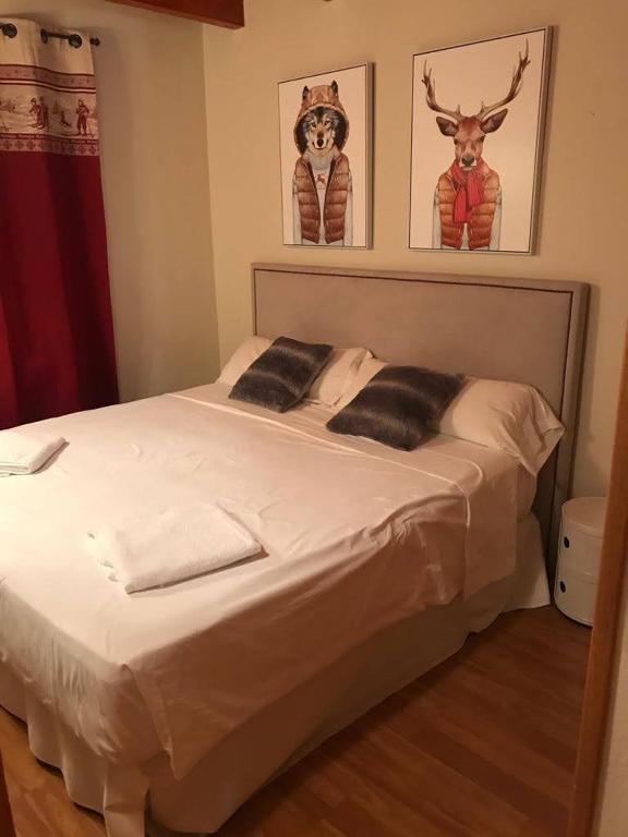 Postel nebo postele na pokoji v ubytování Torres de Vallibierna