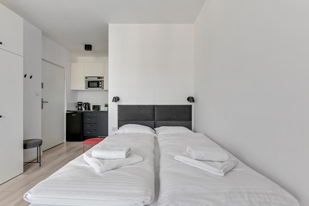 Posteľ alebo postele v izbe v ubytovaní Apartamenty Świętej Barbary