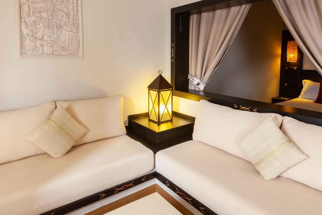 Posezení v ubytování Borjs Hotel Suites & Spa