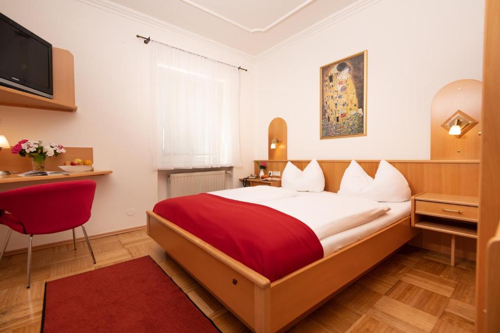 Postel nebo postele na pokoji v ubytování Hotel Liebetegger-Klagenfurt