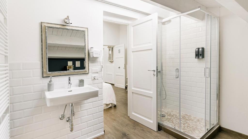 Ένα μπάνιο στο Addimora Boutique Suites