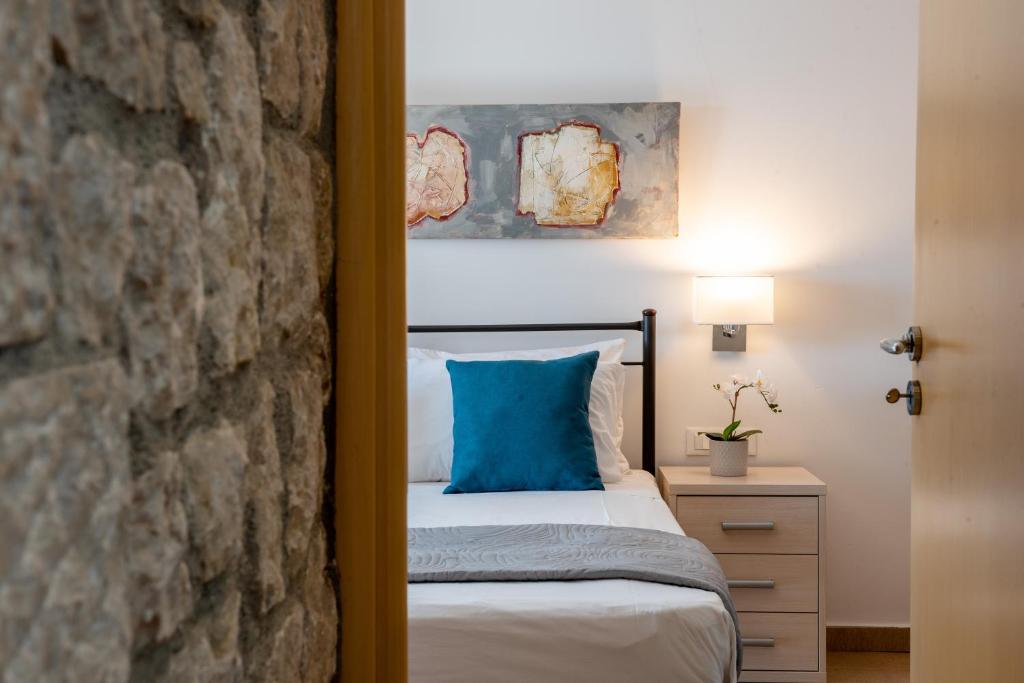 A bed or beds in a room at Villa CostaMare - enjoy lazy days on the private Pool-Jacuzzi