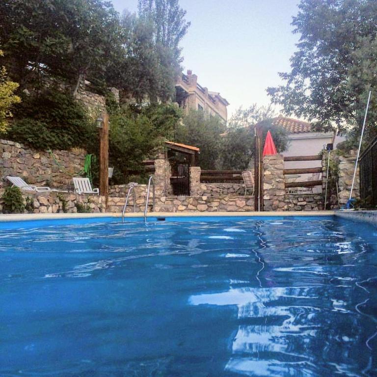 Bazén v ubytování Cortijo La Solana nebo v jeho okolí