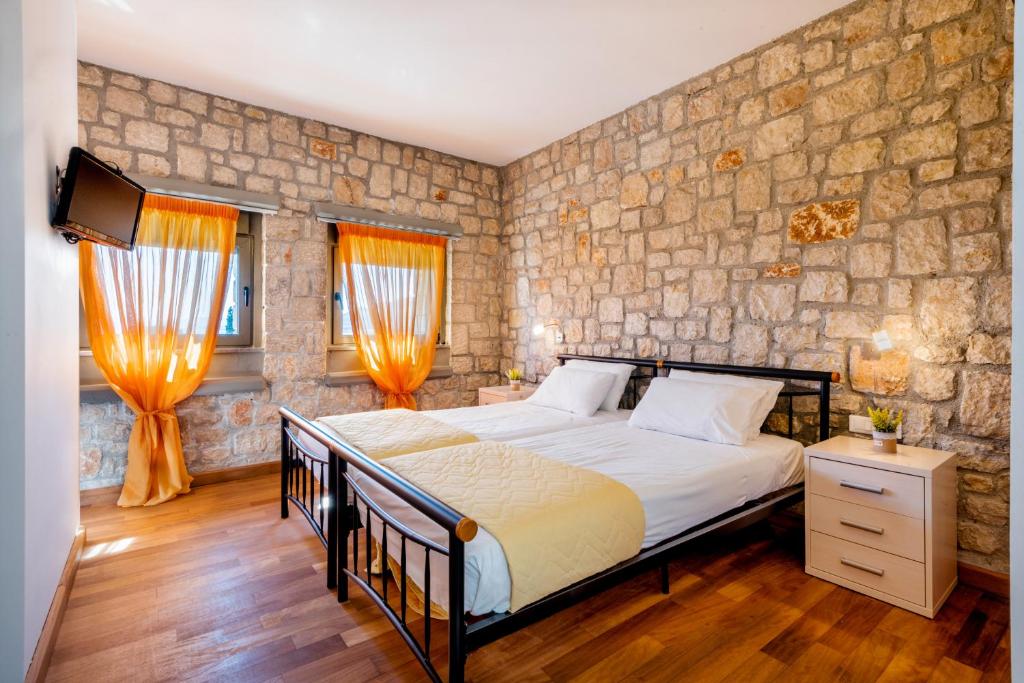 A bed or beds in a room at Villa CostaMare - enjoy lazy days on the private Pool-Jacuzzi