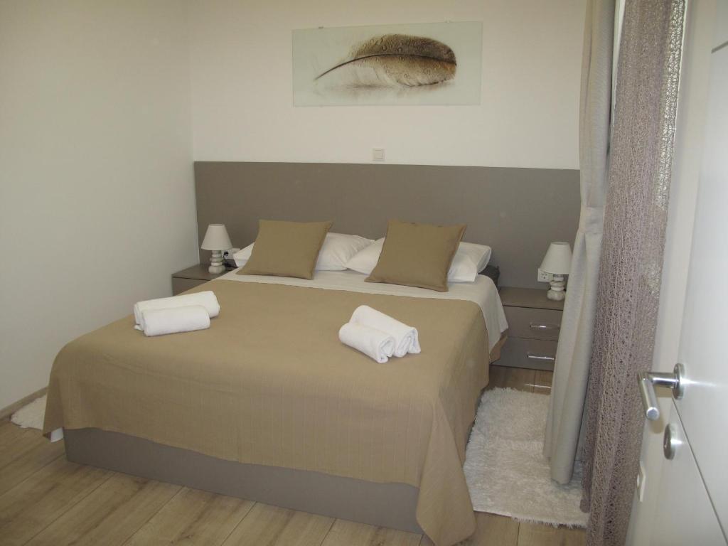 Postel nebo postele na pokoji v ubytování Apartments Mia Krk