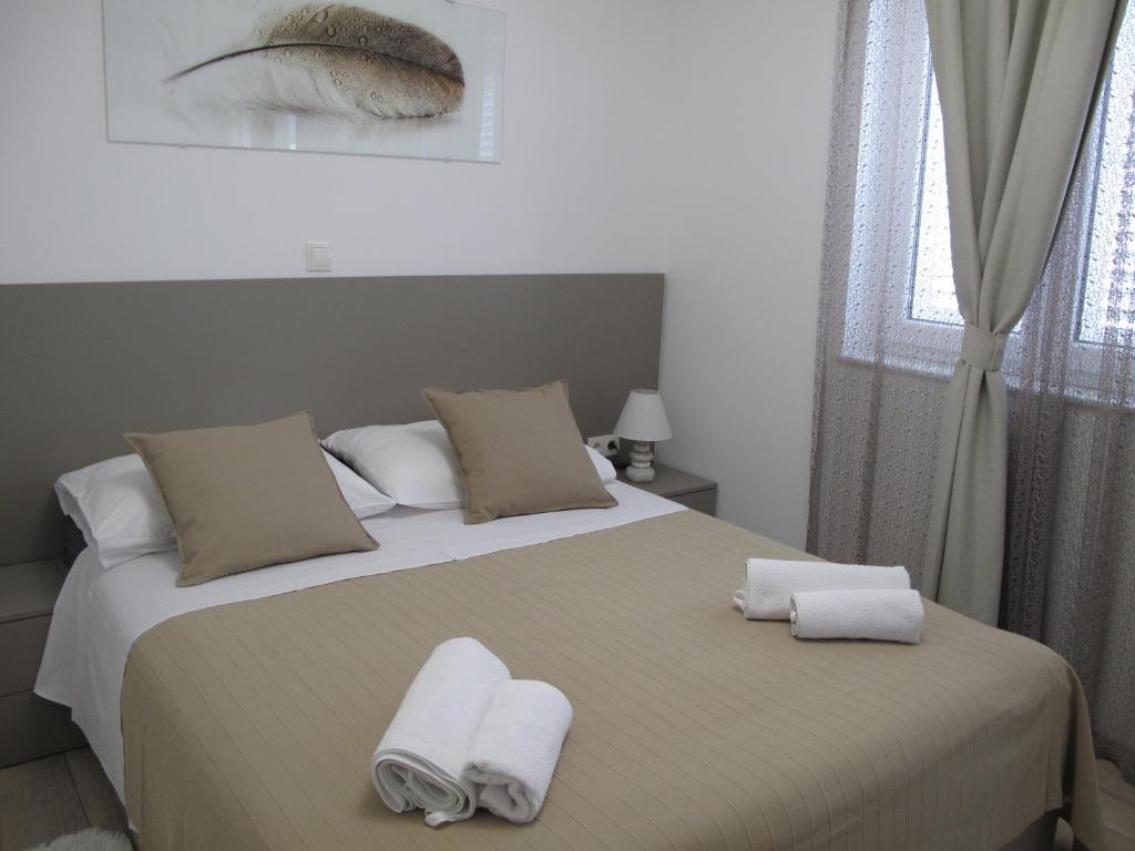 Postel nebo postele na pokoji v ubytování Apartments Mia Krk