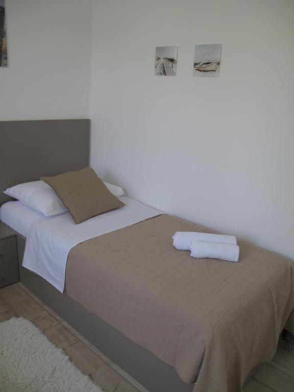 Postel nebo postele na pokoji v ubytování Apartments Mia Krk