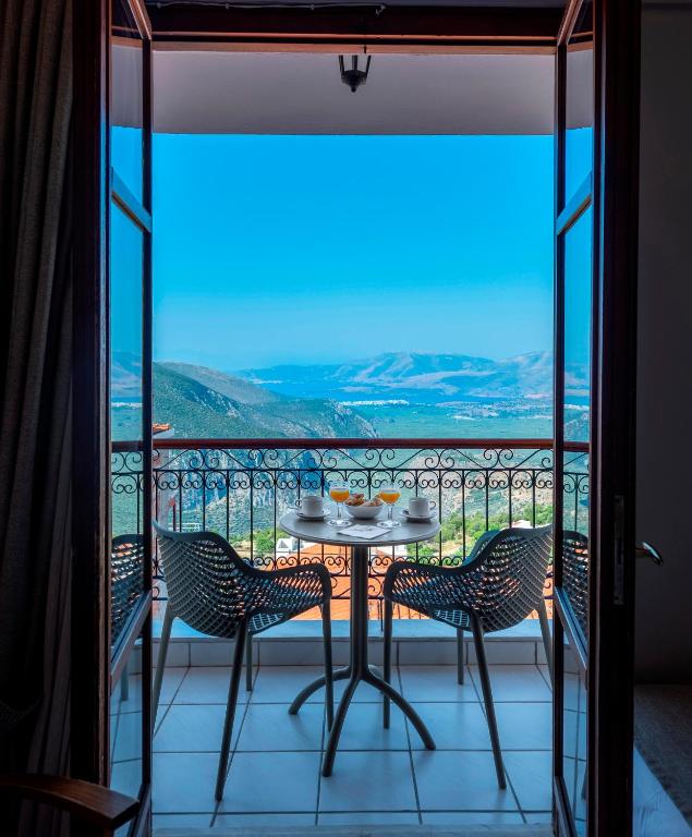 Nespecifikovaný výhled na hory nebo výhled na hory při pohledu z hotelu