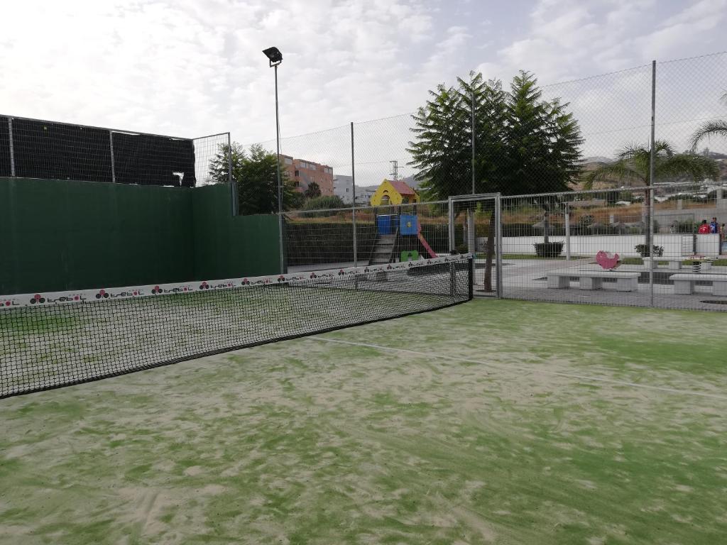 Tenis a/nebo squash v ubytování Apartamento Jardines del Campanario nebo okolí