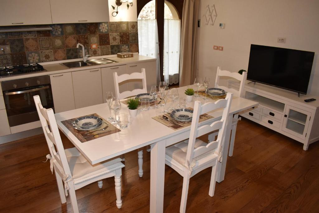 Televízia a/alebo spoločenská miestnosť v ubytovaní Borgo San Sisto Apartment