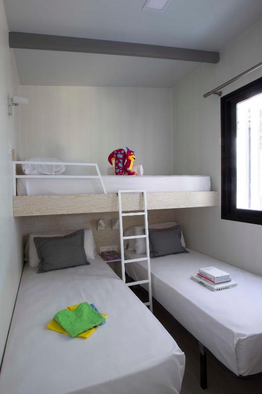 Cama o camas de una habitación en Tamarit Beach Resort