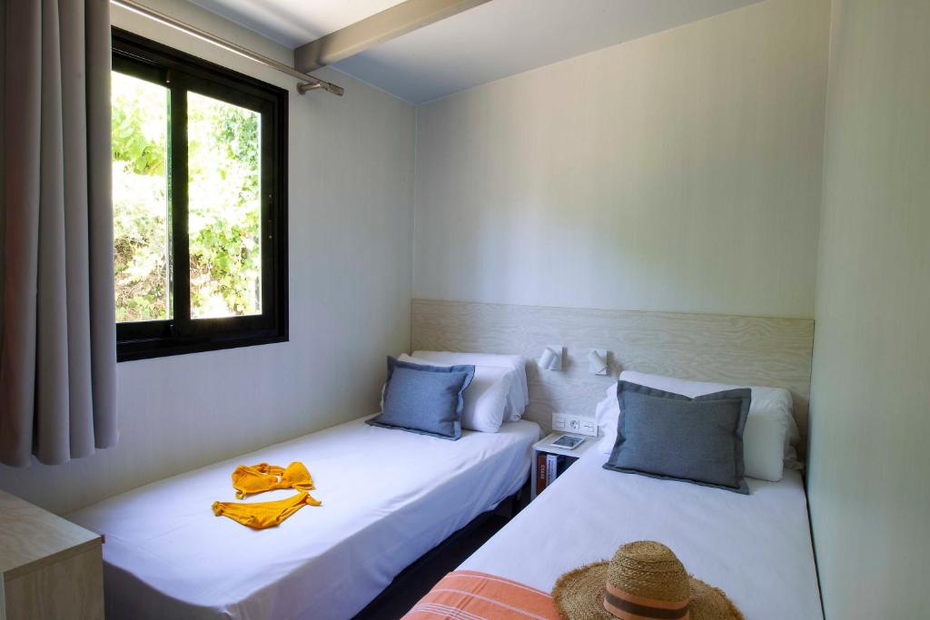 Cama o camas de una habitación en Tamarit Beach Resort