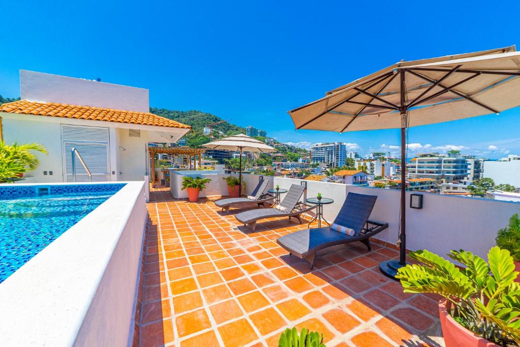 Bazén v ubytování Tres Marias Luxury Suites - Adults Only nebo v jeho okolí