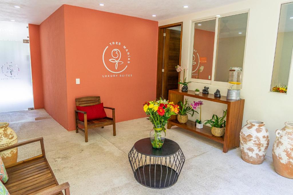 Příslušenství pro přípravu čaje a kávy v ubytování Tres Marias Luxury Suites - Adults Only