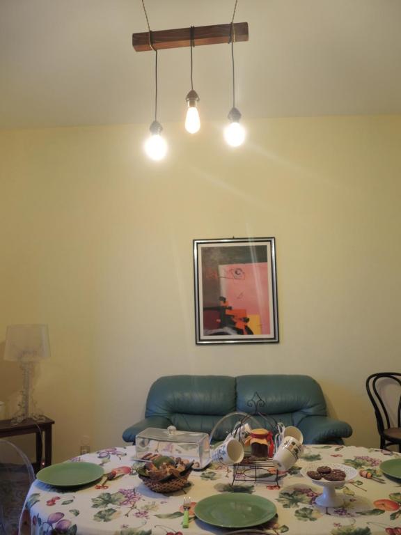 A seating area at Venticello di mare