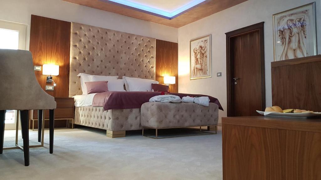 Villa Pasis - Superior King Room With Balcony And Pool View