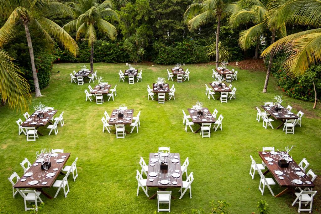 Un jardín fuera de Dreams Tulum Resort & Spa