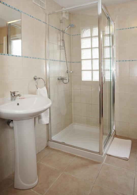 St Athans Hotel - Resim 15