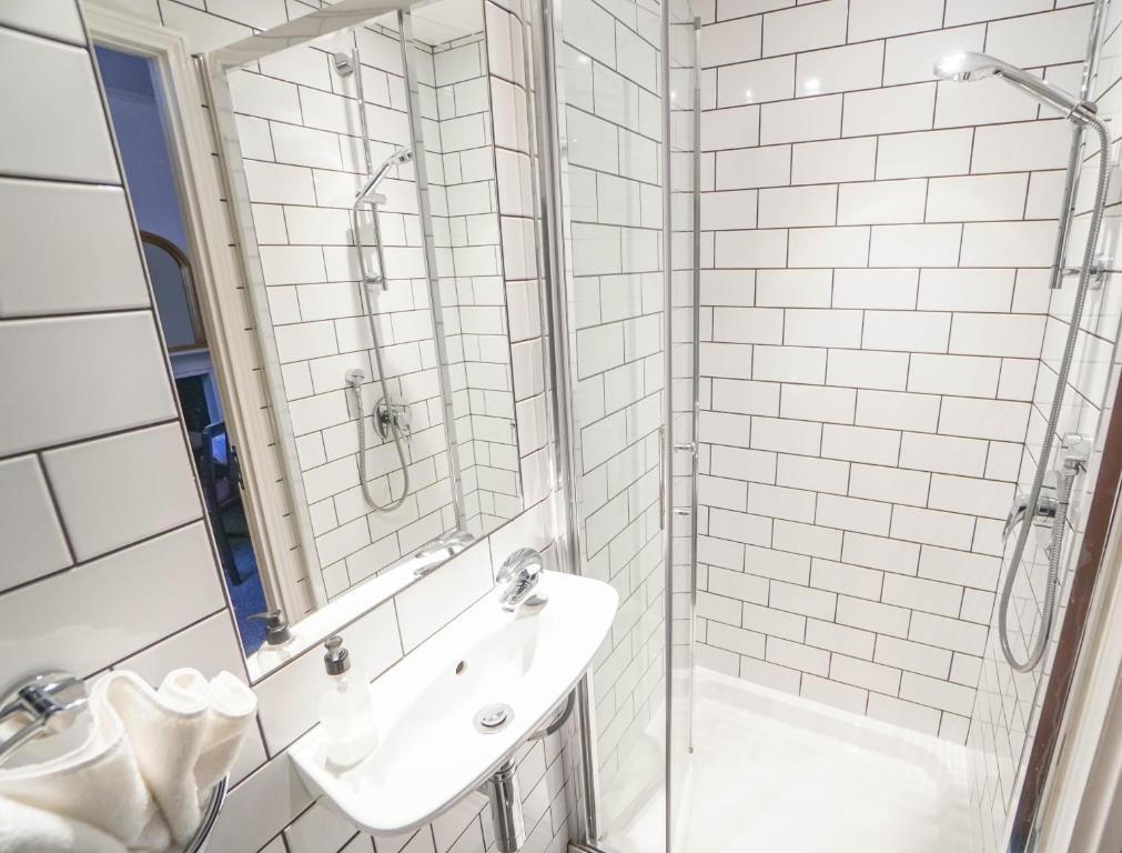 St Athans Hotel - Resim 20