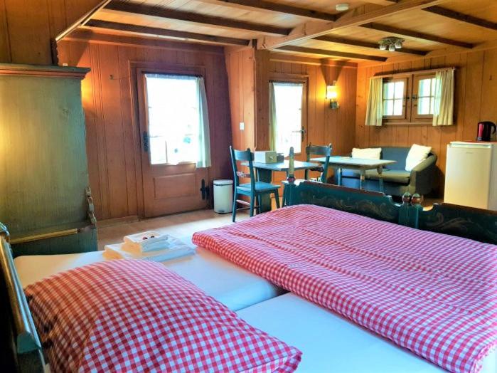 Postel nebo postele na pokoji v ubytování B & B Brienz