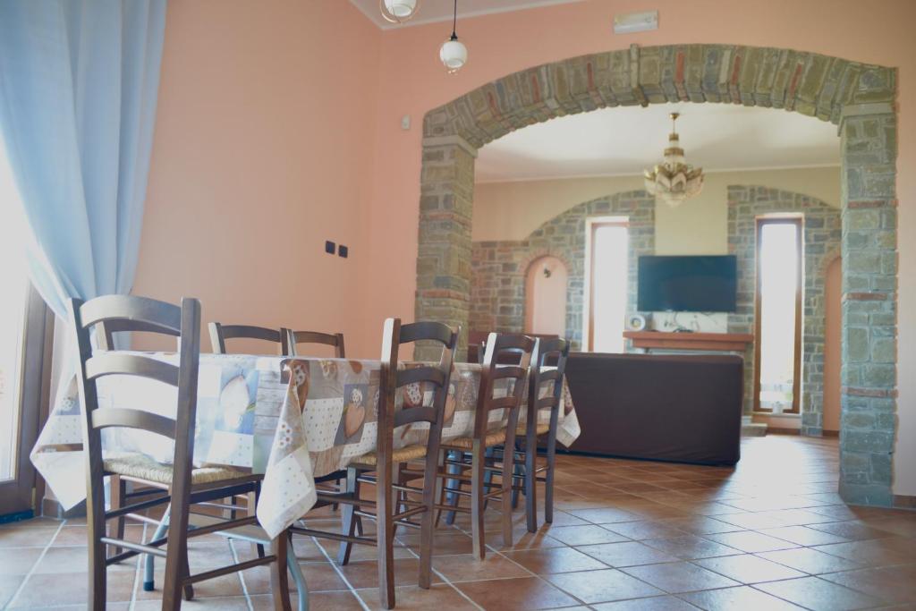 Telewizja i/lub zestaw kina domowego w obiekcie Casa Vacanza Villa Aurora