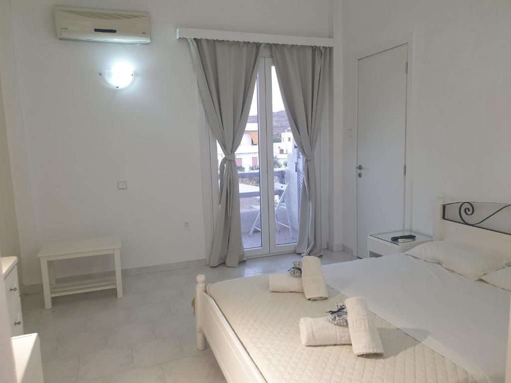 Syros Holidays - Habitación Cuádruple Con Vista A La Montaña
