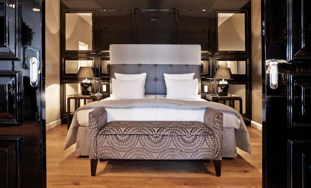 Postel nebo postele na pokoji v ubytování Nimb Hotel