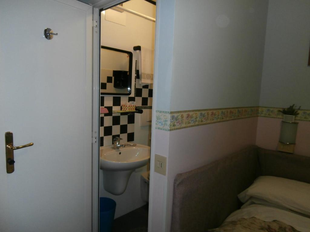 Koupelna v ubytování Albergo Junior