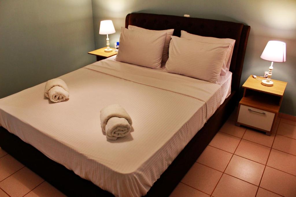Łóżko lub łóżka w pokoju w obiekcie Vallia Suites - Double suite B1
