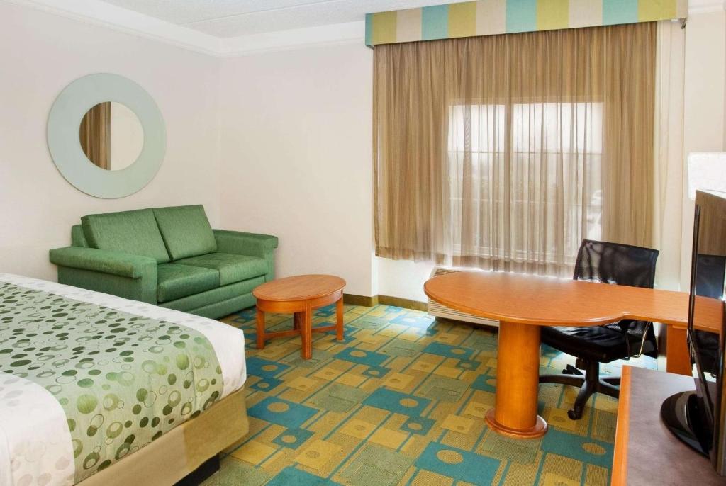 La Quinta by Wyndham Greenville Haywood - Luxe King Kamer Met Bankbed