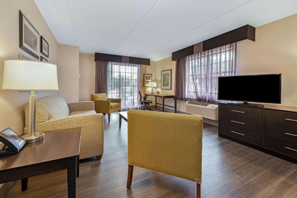 La Quinta Inn by Wyndham Miami Airport North photo