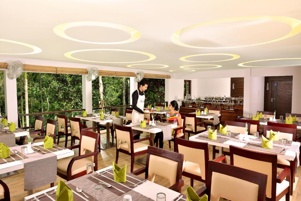 Restaurace v ubytování The Woods Resorts Wayanad