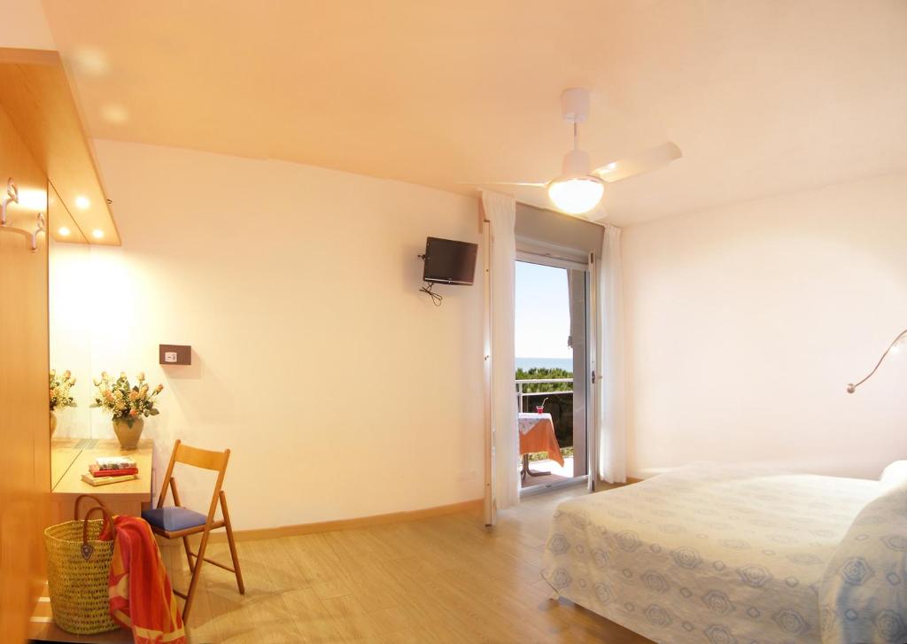 Postel nebo postele na pokoji v ubytování Hotel Bertha Fronte Mare