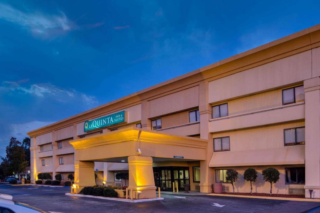 a hotel with a sign on the front of it at La Quinta by Wyndham Savannah Southside in Savannah