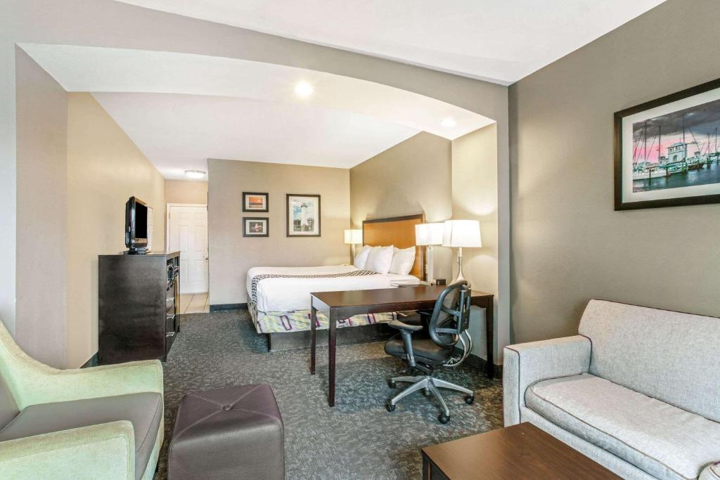 La Quinta by Wyndham Biloxi photo