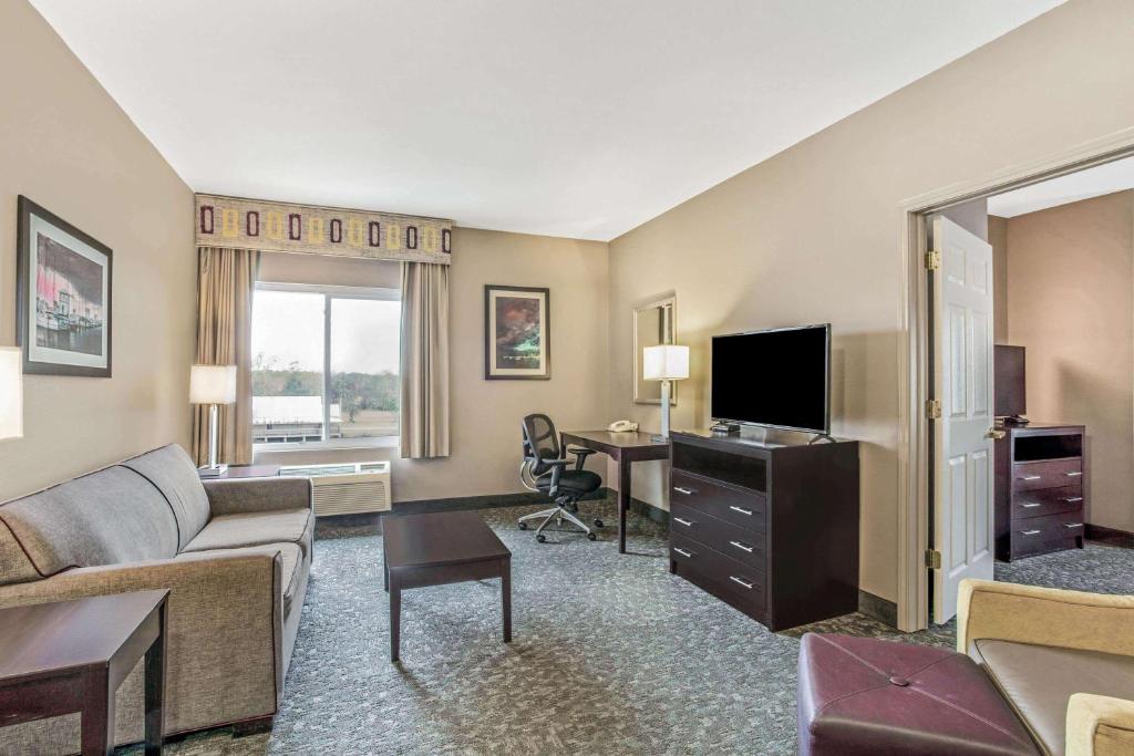 La Quinta by Wyndham Biloxi photo
