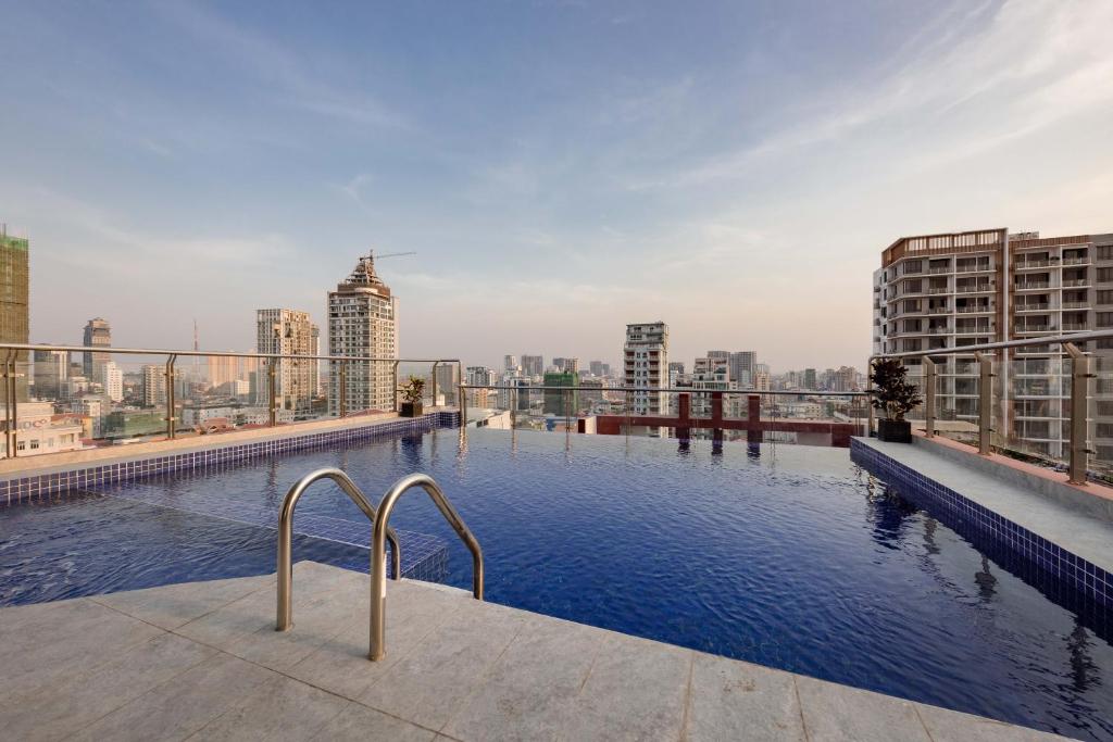 Bazén v ubytování SOHO Residence nebo v jeho okolí