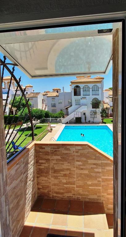 Bazén v ubytování Дуплекс " Torre Gala" Playa Flamenca nebo v jeho okolí