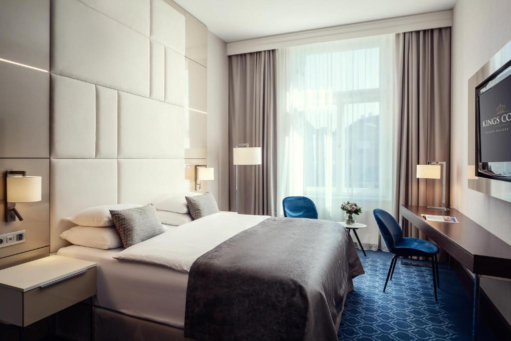 Postel nebo postele na pokoji v ubytování Hotel KINGS COURT