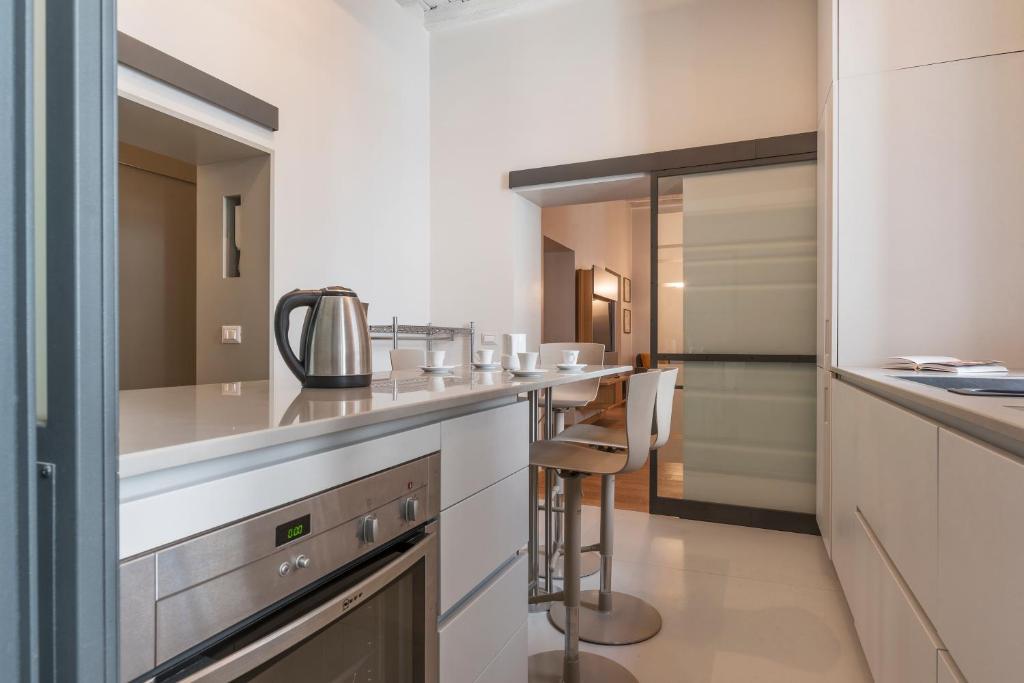 Kuchnia lub aneks kuchenny w obiekcie Piazza Navona Elegant Apartment