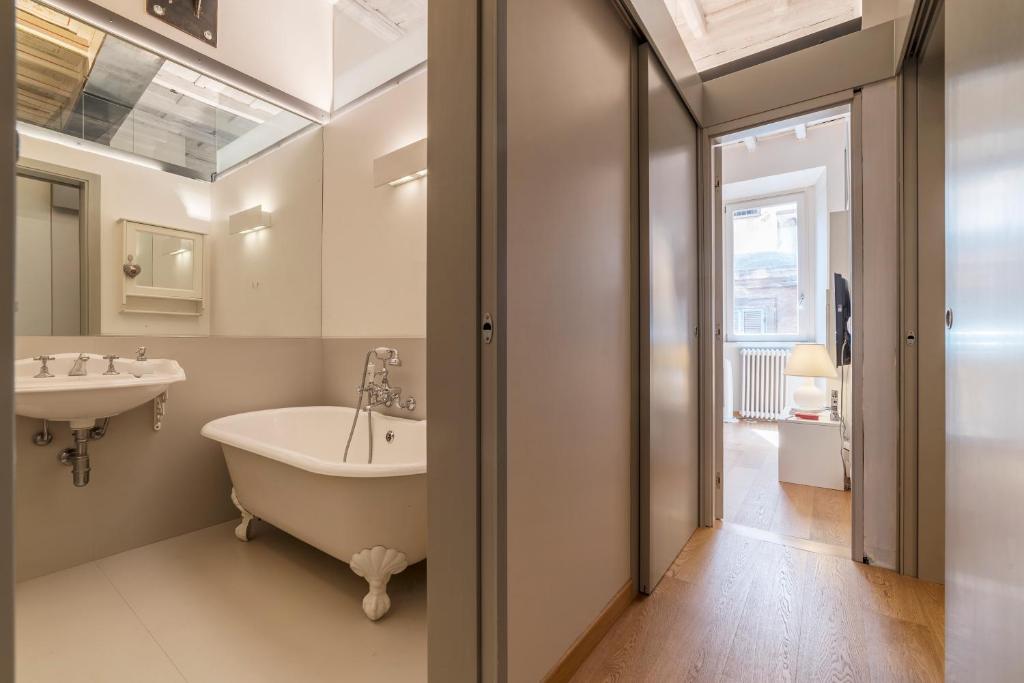 Łazienka w obiekcie Piazza Navona Elegant Apartment