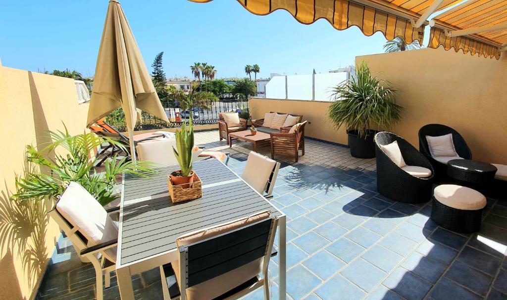 Posedenie v ubytovaní HD Mogan Beach Apartment