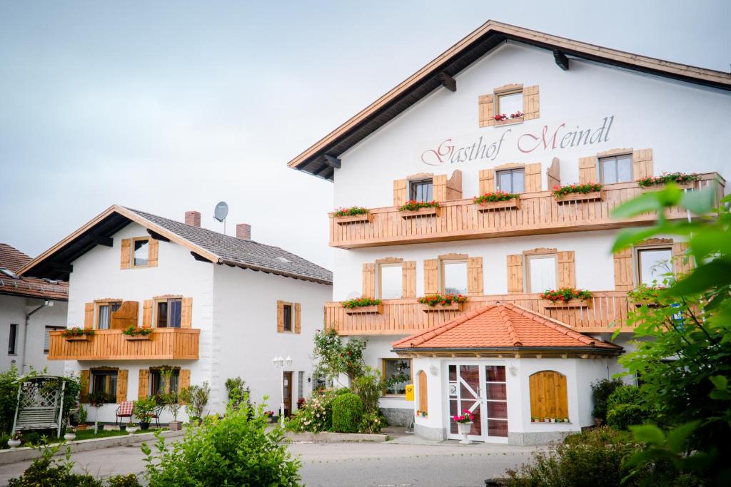 a building with a sign that reads grand island at Gasthof Meindl in Arrach