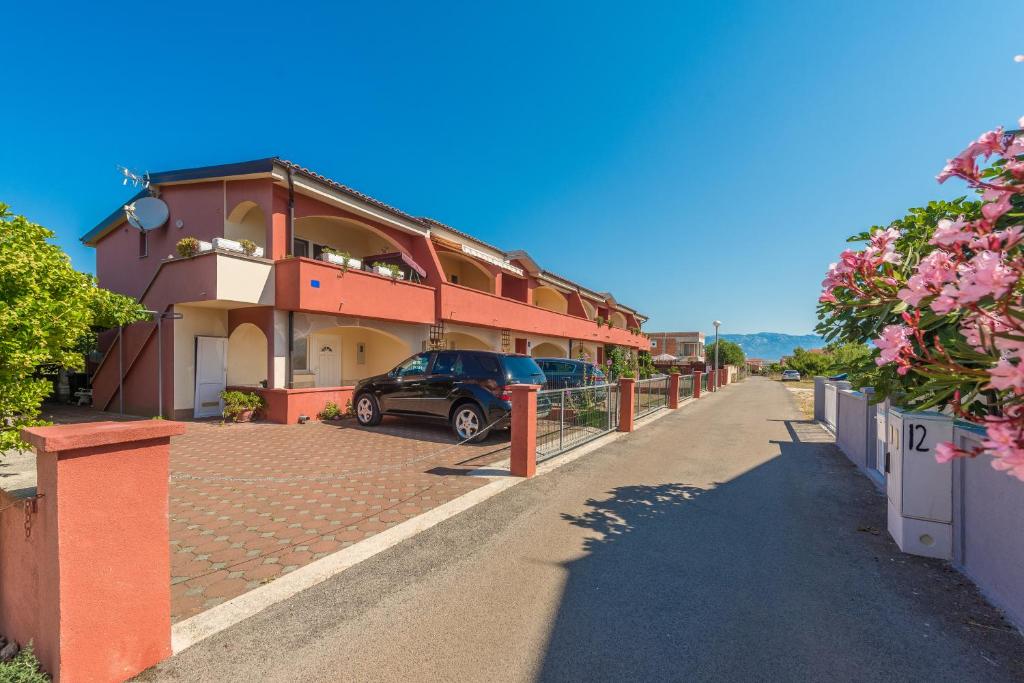 Budova, v ktorej sa apartmán nachádza