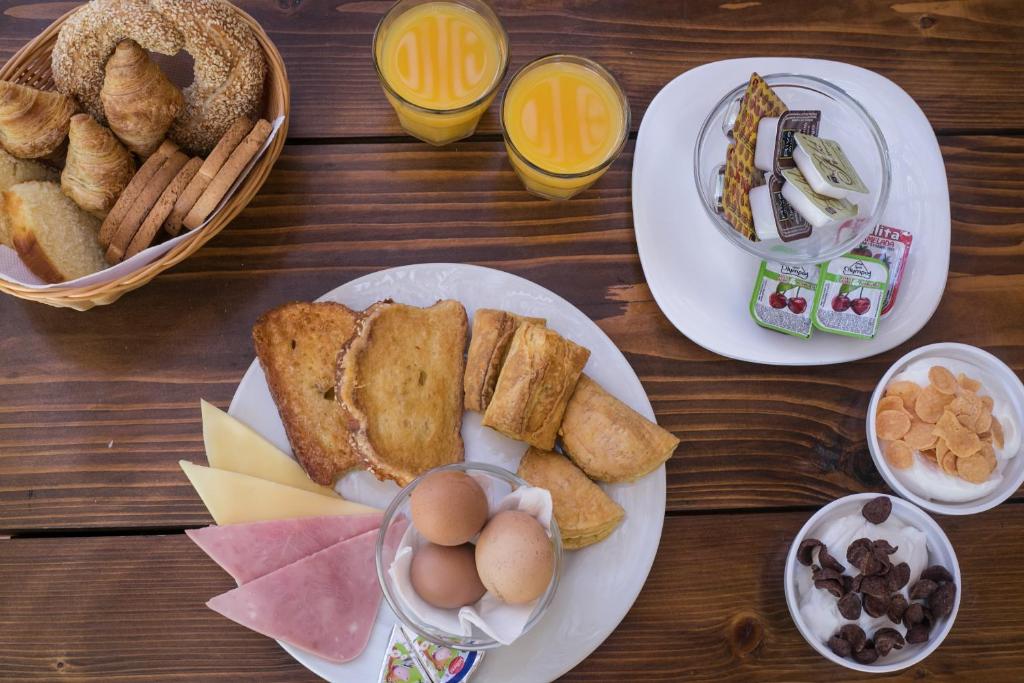 Jedlo v apartmánovom hoteli alebo blízkom okolí